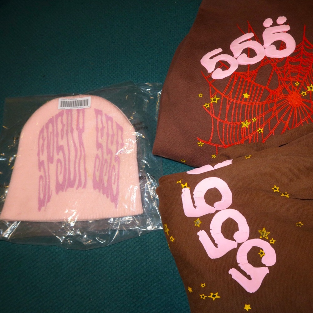 Sp5der worldwide pink beanie